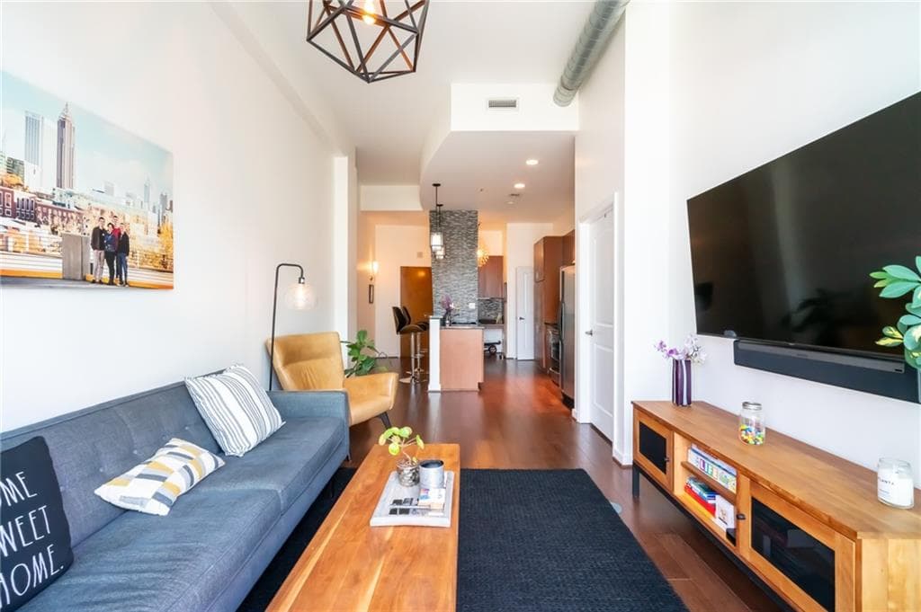 1 bedroom, 1 bathroom, 668 sq ft condominium sold at 923 Peachtree Street 2029, Atlanta, GA 30309