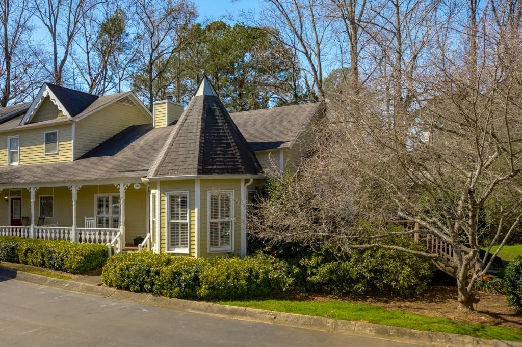 2 bedroom, 2 bathroom, 1,174 sq ft townhouse sold at 1440 Cambridge Common, Decatur, GA 30033