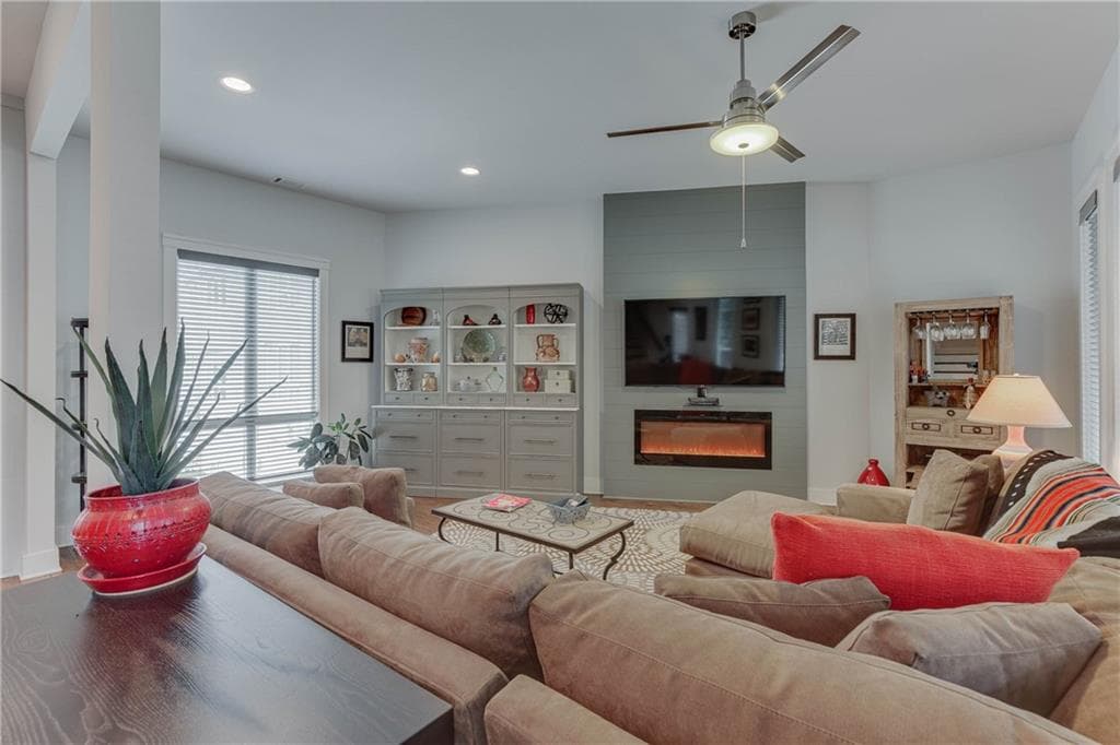 3 bedroom, 4 bathroom, 2,250 sq ft townhouse sold at 2434 Field Way, Brookhaven, GA 30319