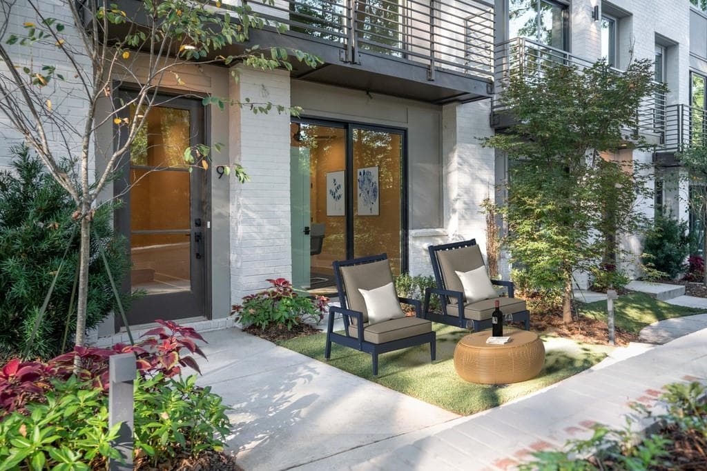 3 bedroom, 4 bathroom, 2,379 sq ft townhouse sold at 550 N Highland Avenue 8, Atlanta, GA 30307