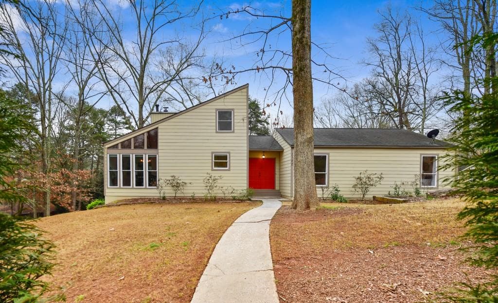 4 bedroom, 3 bathroom, 2,976 sq ft single family residence sold at 2100 Kinridge Road, Marietta, GA 30062