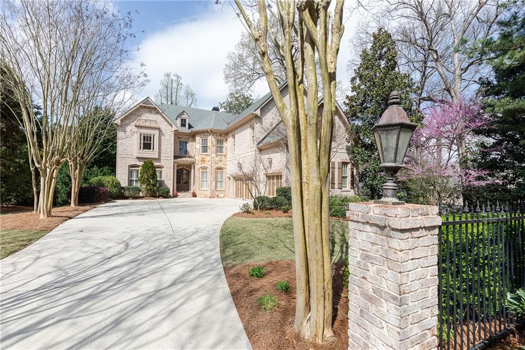 6 bedroom, 7 bathroom, 6,159 sq ft single family residence sold at 3142 Ashford Dunwoody Road, Brookhaven, GA 30319