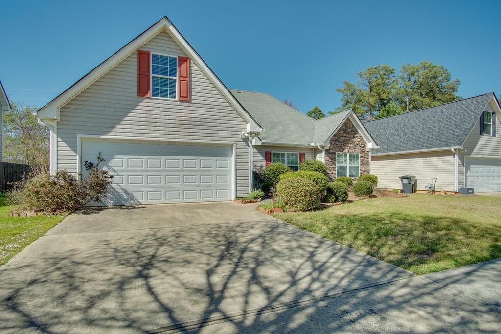3 bedroom, 2 bathroom, 1,798 sq ft single family residence sold at 1724 Stephens Pond View, Loganville, GA 30052