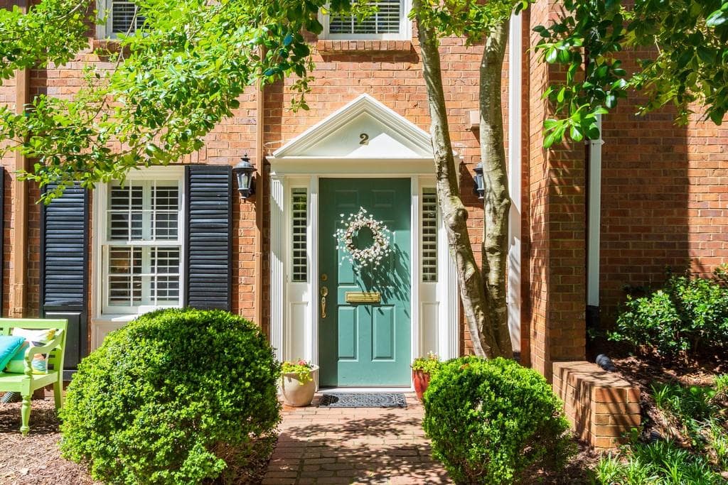 3 bedroom, 3 bathroom, 1,750 sq ft townhouse sold at 4620 Wieuca Road 2, Atlanta, GA 30342