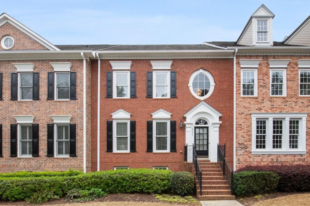 3 bedroom, 4 bathroom, 2,730 sq ft townhouse sold at 2590 Milford Lane, Alpharetta, GA 30009
