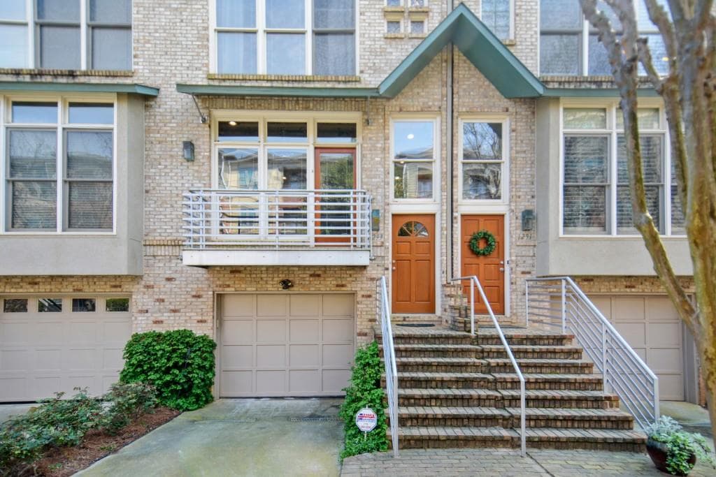 3 bedroom, 4 bathroom, 2,143 sq ft townhouse sold at 1293 Peachtree View, Brookhaven, GA 30319