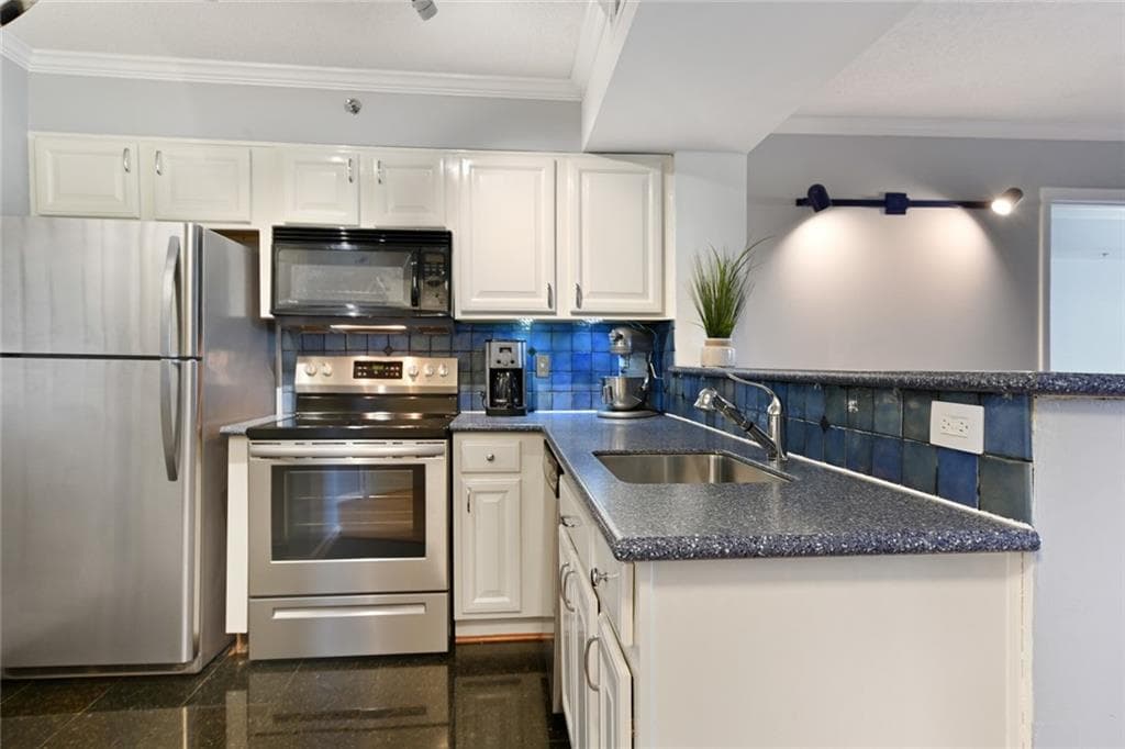 2 bedroom, 2 bathroom, 1,106 sq ft condominium sold at 795 Hammond Drive 1107, Atlanta, GA 30328