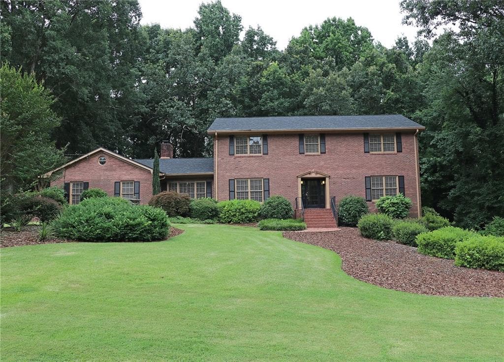 5 bedroom, 3 bathroom, 3,522 sq ft single family residence sold at 550 Coldstream Court, Atlanta, GA 30328