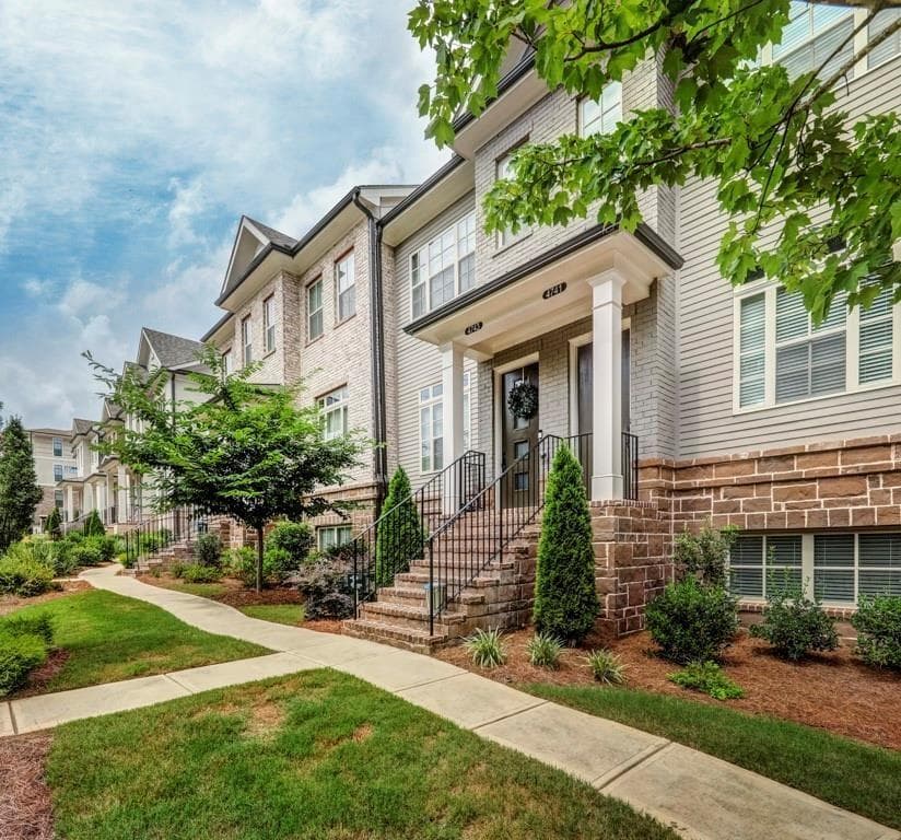 2 bedroom, 4 bathroom, 1,801 sq ft townhouse sold at 4741 Roswell Road, Atlanta, GA 30342