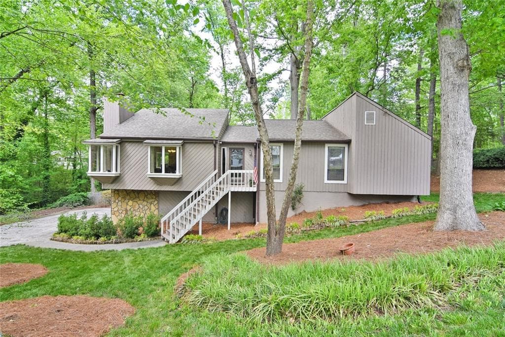 3 bedroom, 3 bathroom, 2,717 sq ft single family residence sold at 3378 Woodrun Trail, Marietta, GA 30062