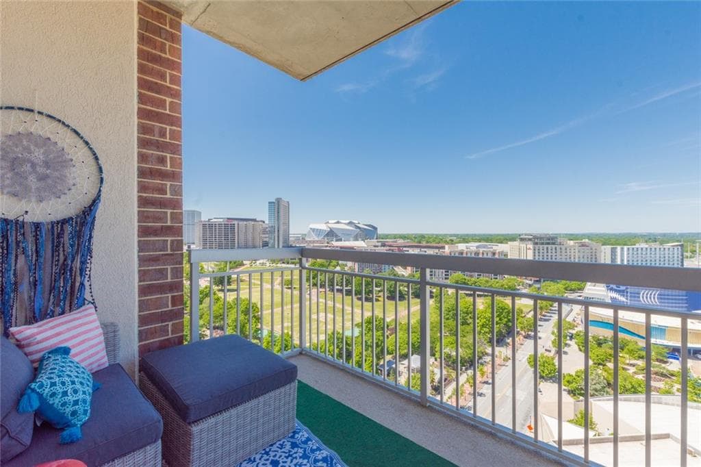 2 bedroom, 2 bathroom, 1,199 sq ft condominium sold at 285 Centennial Olympic Park Drive 1902, Atlanta, GA 30313