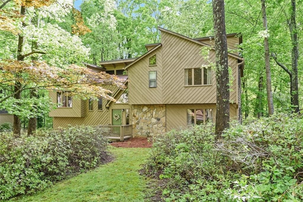 4 bedroom, 3 bathroom, 2,242 sq ft single family residence sold at 3409 Woodrun Trail, Marietta, GA 30062