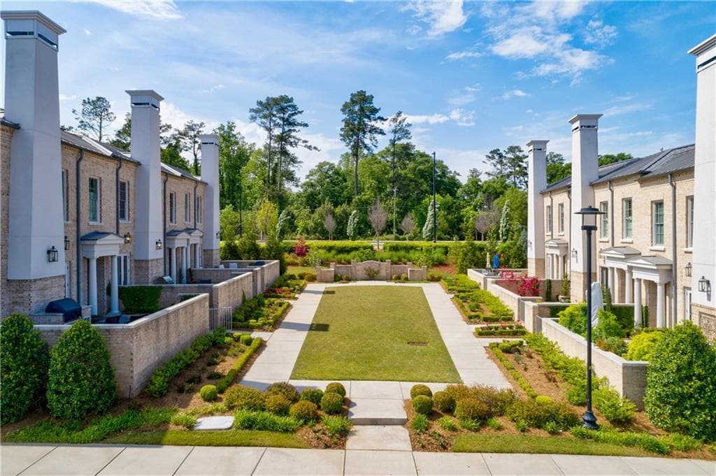 3 bedroom, 4 bathroom, 3,325 sq ft townhouse sold at 122 Grand Crescent, Alpharetta, GA 30009