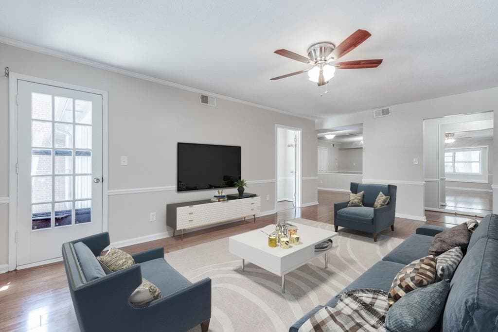 3 bedroom, 2 bathroom, 1,469 sq ft condominium sold at 6851 ROSWELL Road M21, Sandy Springs, GA 30328