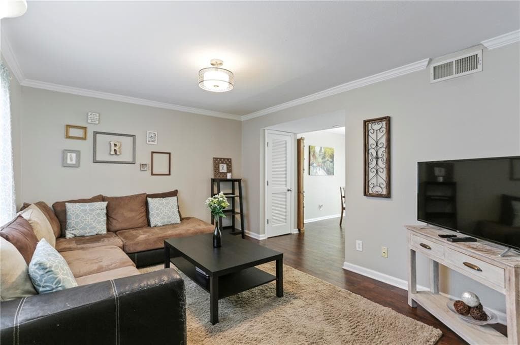 2 bedroom, 2 bathroom, 1,000 sq ft condominium sold at 6940 Roswell Road 17A, Atlanta, GA 30328