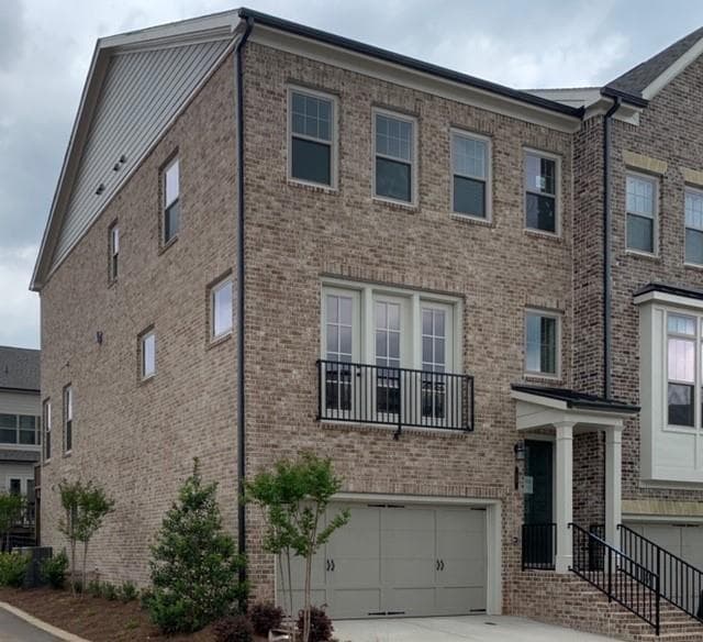 4 bedroom, 4 bathroom, 2,515 sq ft townhouse sold at 11 Lochurst Lane 262, Roswell, GA 30076