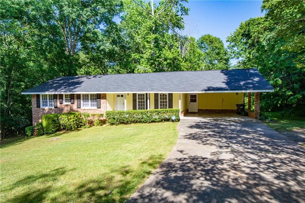 3 bedroom, 2 bathroom, 2,353 sq ft single family residence sold at 2826 Manor Court, Snellville, GA 30078