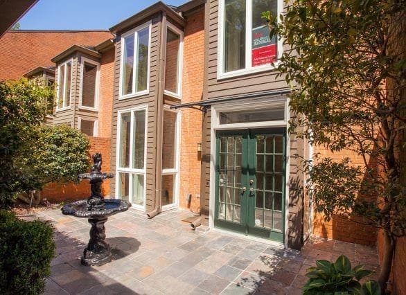 3 bedroom, 3 bathroom, 2,398 sq ft townhouse sold at 17 Willow Glen 17, Atlanta, GA 30342