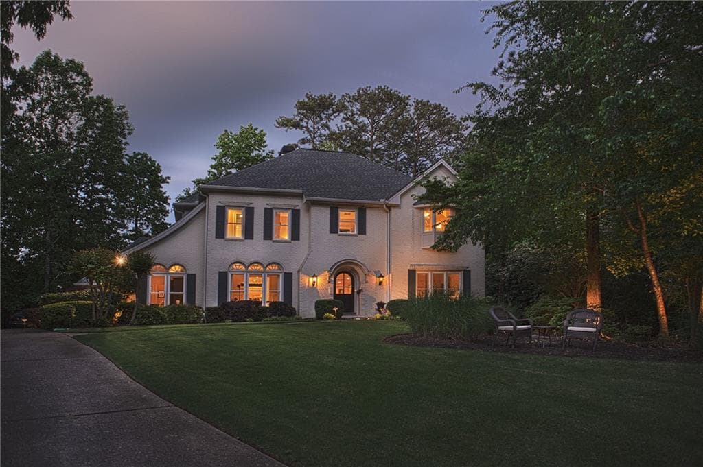5 bedroom, 5 bathroom, 3,954 sq ft single family residence sold at 17 Heards Overlook Court, Atlanta, GA 30328