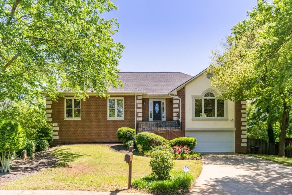 4 bedroom, 3 bathroom, 2,784 sq ft single family residence sold at 1806 Hunters Glen, Marietta, GA 30062
