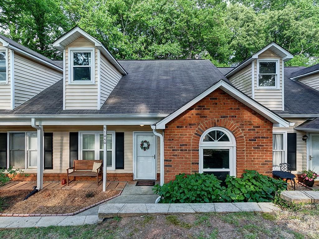 2 bedroom, 2 bathroom, 1,591 sq ft townhouse sold at 1040 Sasha Lane, Roswell, GA 30075