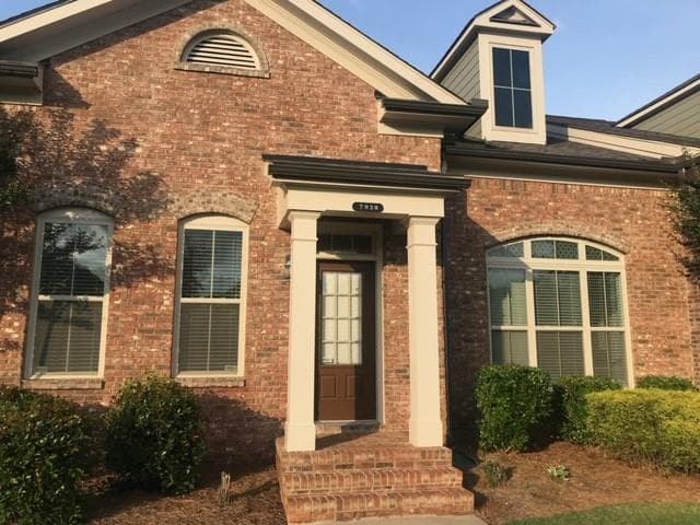 3 bedroom, 3 bathroom, 2,147 sq ft townhouse sold at 7930 Pierpoint Lane, Alpharetta, GA 30005