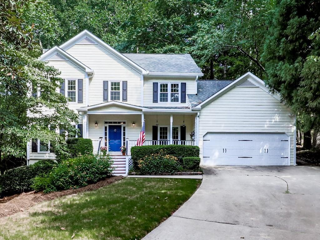 4 bedroom, 3 bathroom, 2,096 sq ft single family residence sold at 3961 Fox Glen Drive, Woodstock, GA 30189