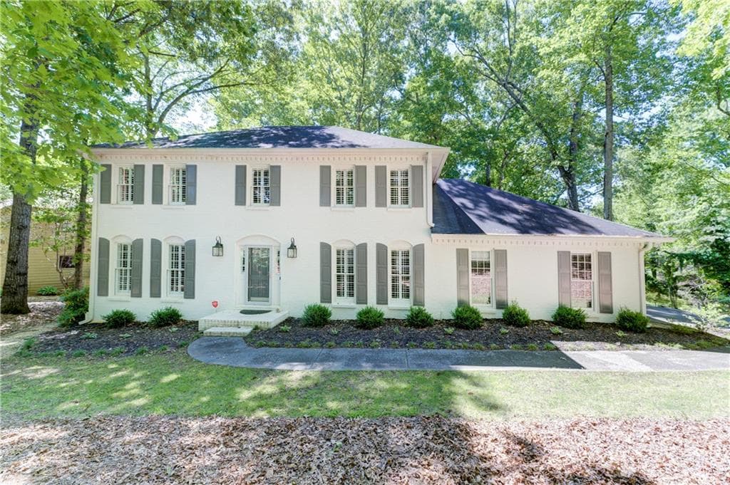5 bedroom, 4 bathroom, 3,518 sq ft single family residence sold at 3901 Glenraven Court, Roswell, GA 30075
