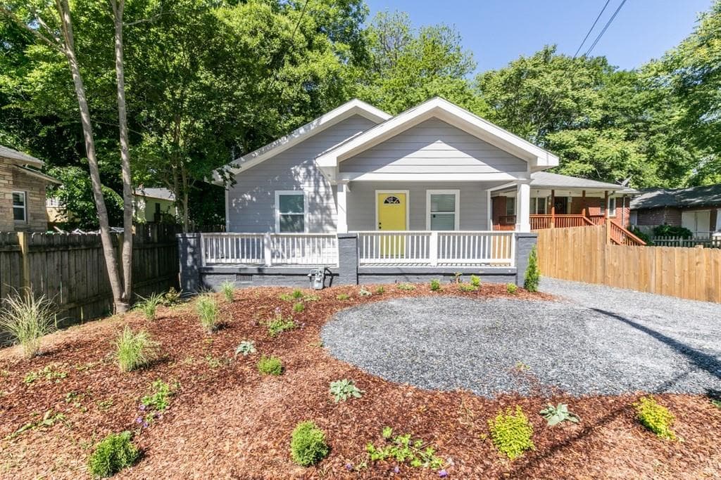 3 bedroom, 2 bathroom, 1,475 sq ft single family residence sold at 988 Mayson Turner Road, Atlanta, GA 30314