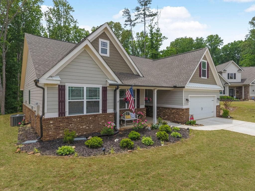 3 bedroom, 2 bathroom single family residence sold at 5527 Woodstream Court, Gainesville, GA 30507