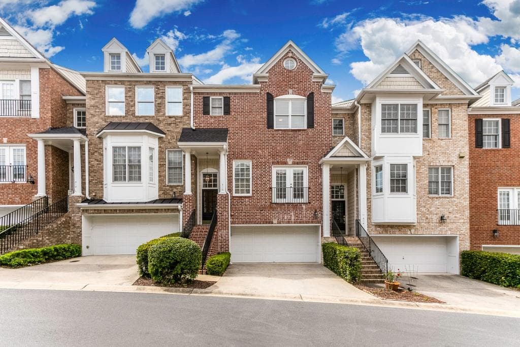 4 bedroom, 4 bathroom, 2,488 sq ft townhouse sold at 316 Creekbank Way, Smyrna, GA 30082