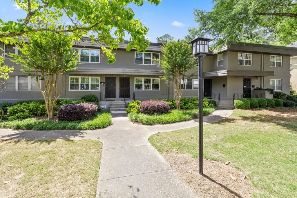 2 bedroom, 2 bathroom, 1,102 sq ft condominium sold at 4060 Haverhill Drive D, Atlanta, GA 30342