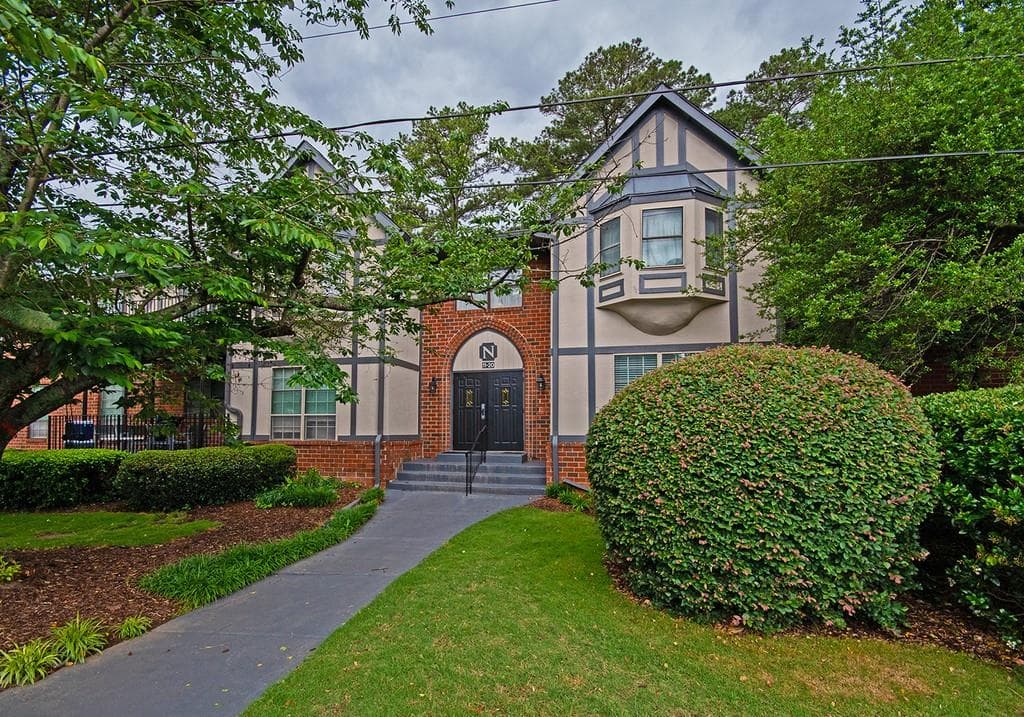 3 bedroom, 2 bathroom, 1,423 sq ft condominium sold at 6851 Roswell Road N-16, Sandy Springs, GA 30328
