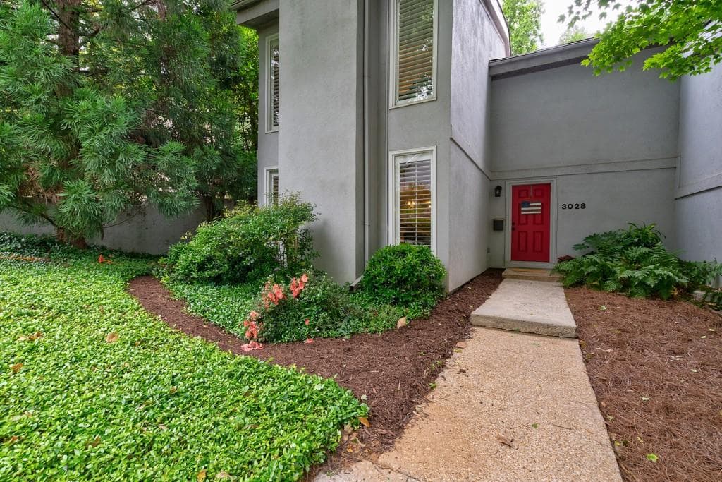 3 bedroom, 3 bathroom, 2,056 sq ft townhouse sold at 3028 Vinings Ferry Drive, Atlanta, GA 30339