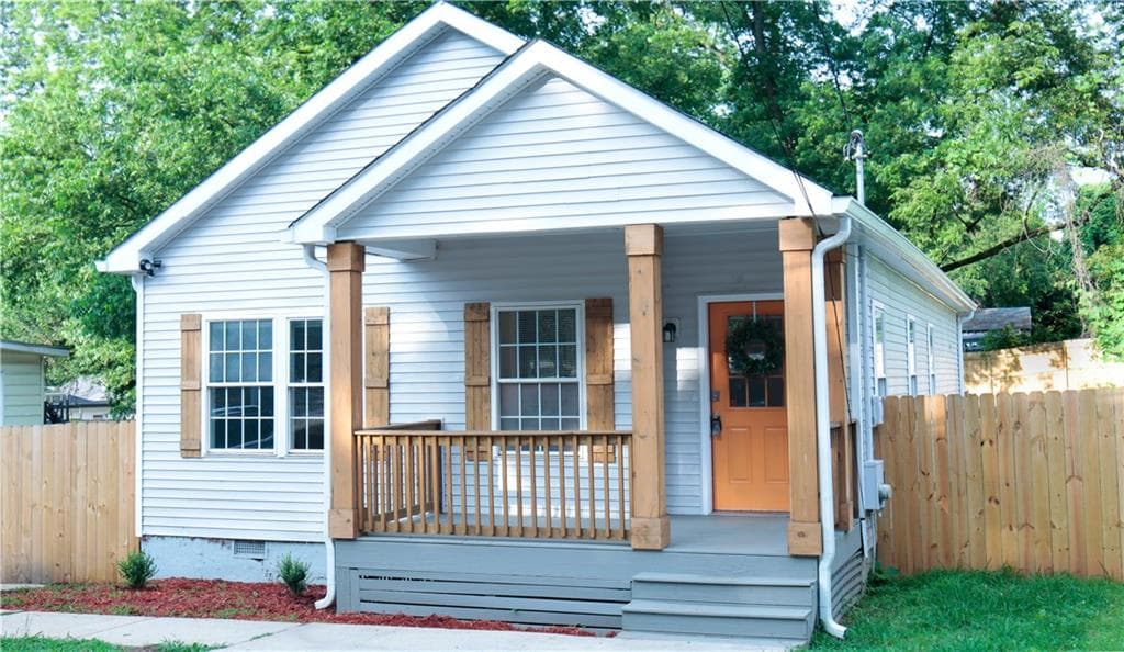 3 bedroom, 2 bathroom, 1,404 sq ft single family residence sold at 118 W Lake Avenue, Atlanta, GA 30314