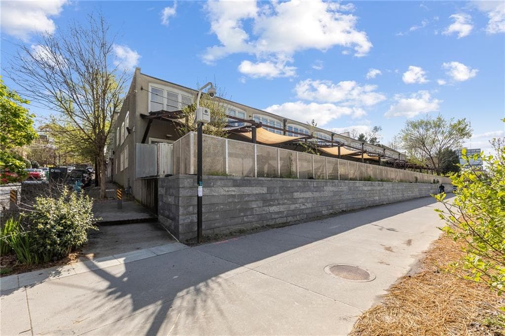 2 bedroom, 2 bathroom, 1,555 sq ft condominium sold at 675 Greenwood Avenue 122, Atlanta, GA 30306