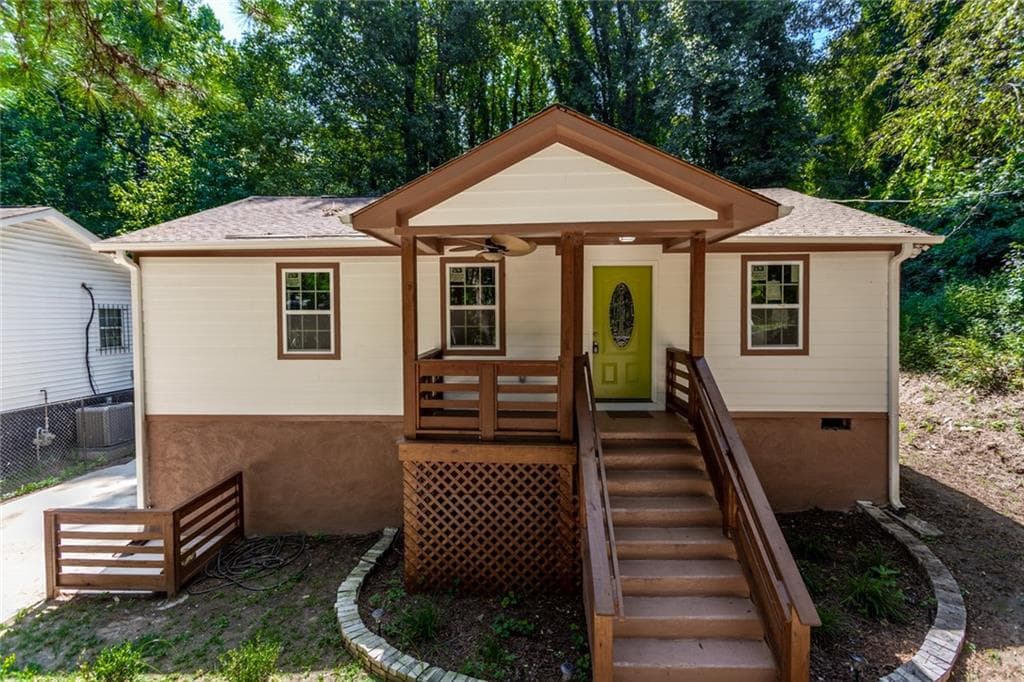 3 bedroom, 2 bathroom, 888 sq ft single family residence sold at 2176 Pansy Street, Atlanta, GA 30314