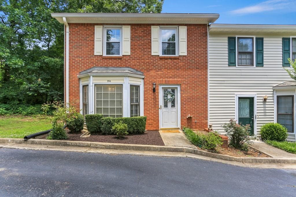 2 bedroom, 3 bathroom, 1,244 sq ft townhouse sold at 284 Shaded Oaks Lane 284, Marietta, GA 30067