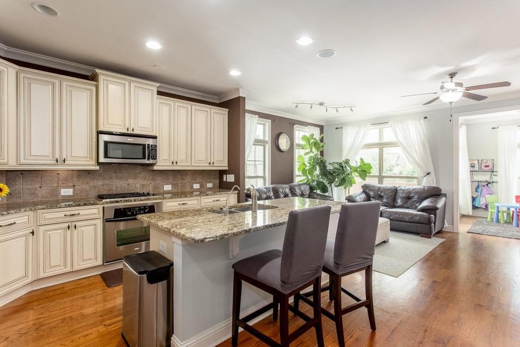 3 bedroom, 4 bathroom, 2,114 sq ft townhouse sold at 7970 Highland Bluff, Atlanta, GA 30328