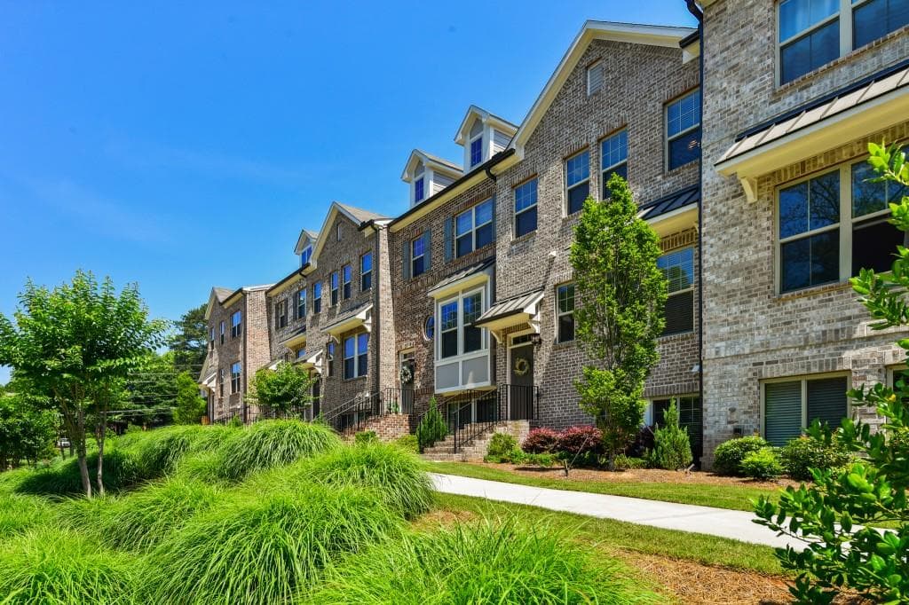 3 bedroom, 4 bathroom, 1,880 sq ft townhouse sold at 1817 Hislop Lane, Atlanta, GA 30345