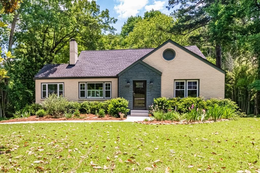 3 bedroom, 2 bathroom, 2,123 sq ft single family residence sold at 1122 Fayetteville Road, Atlanta, GA 30316