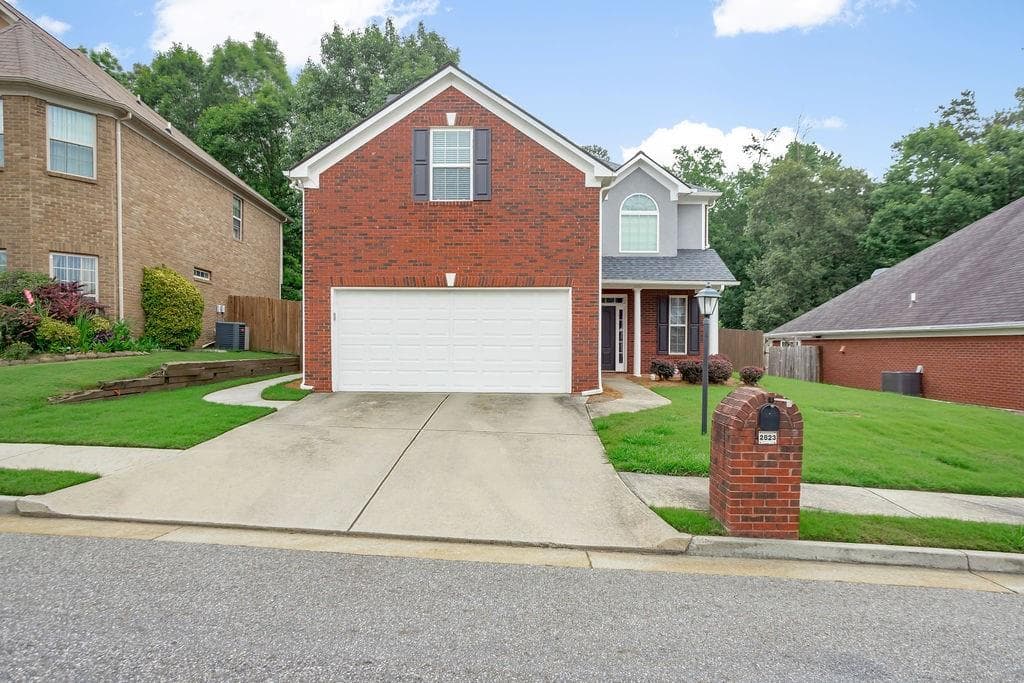 4 bedroom, 3 bathroom, 2,240 sq ft single family residence sold at 2823 NEWTONS CREST Circle, Snellville, GA 30078