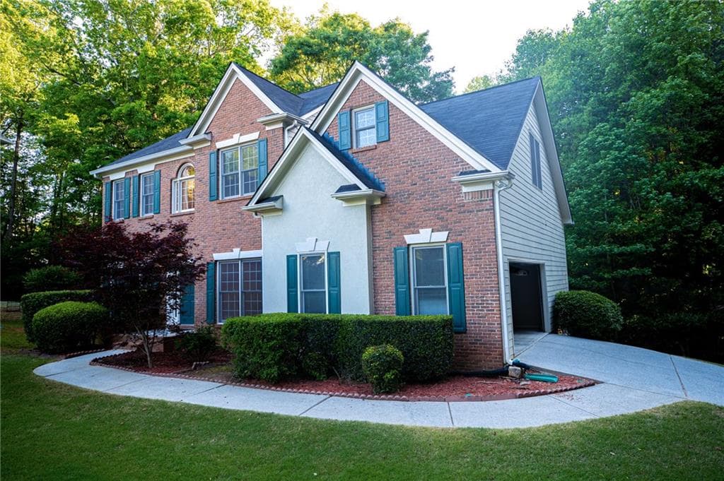 5 bedroom, 3 bathroom, 2,896 sq ft single family residence sold at 455 Summer Breeze Court, Alpharetta, GA 30005