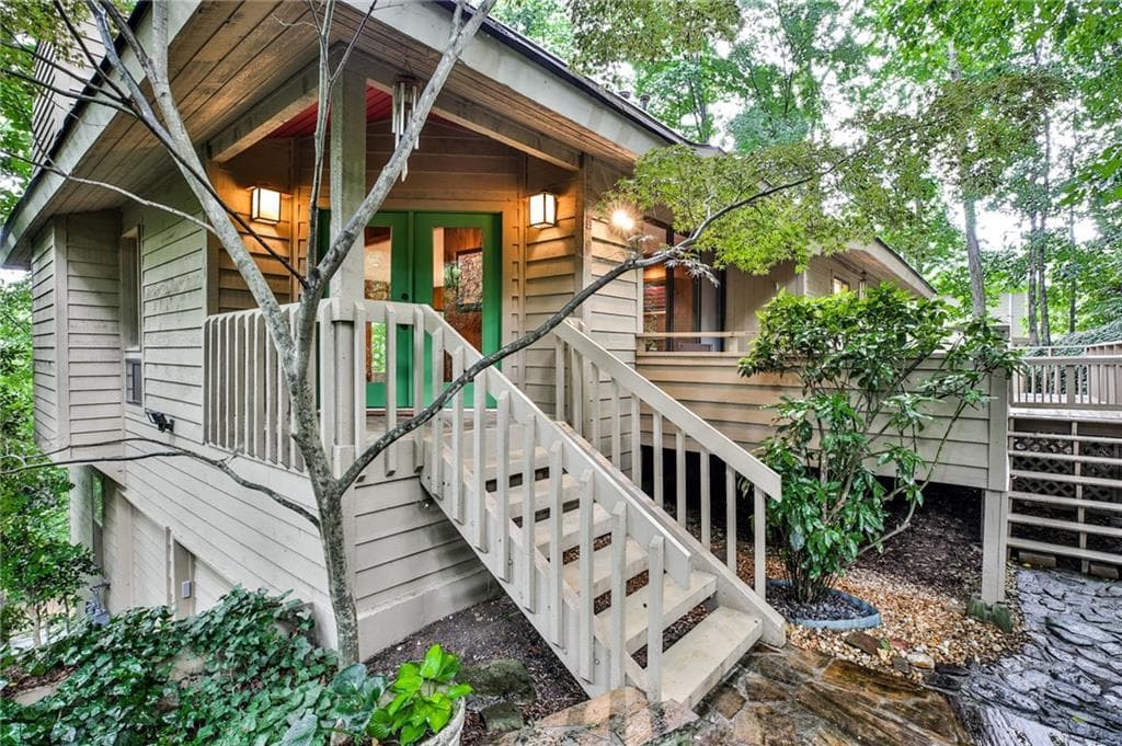 3 bedroom, 3 bathroom, 3,212 sq ft single family residence sold at 905 Yukon Drive, Alpharetta, GA 30022