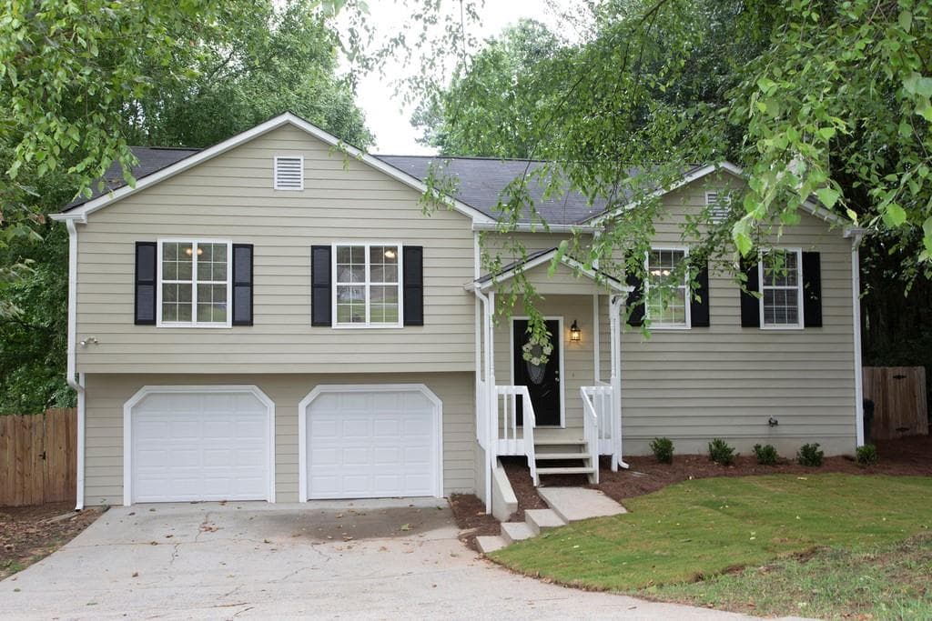 3 bedroom, 2 bathroom, 1,824 sq ft single family residence sold at 5993 Bayside Drive, Acworth, GA 30101