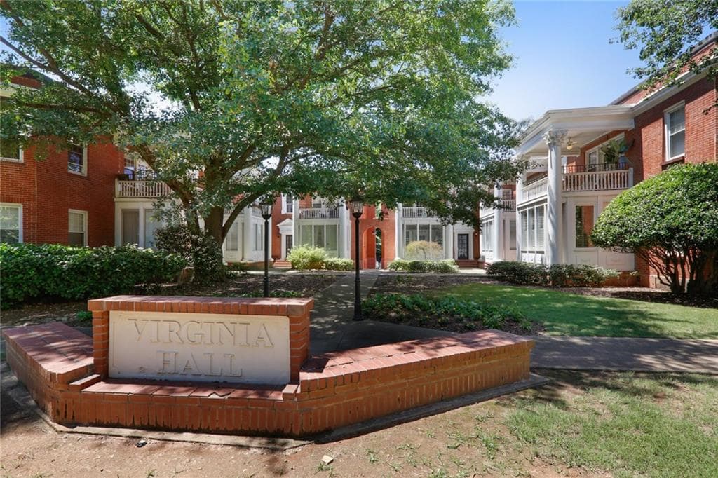 1 bedroom, 1 bathroom, 725 sq ft condominium sold at 878 Briarcliff Road B4, Atlanta, GA 30306