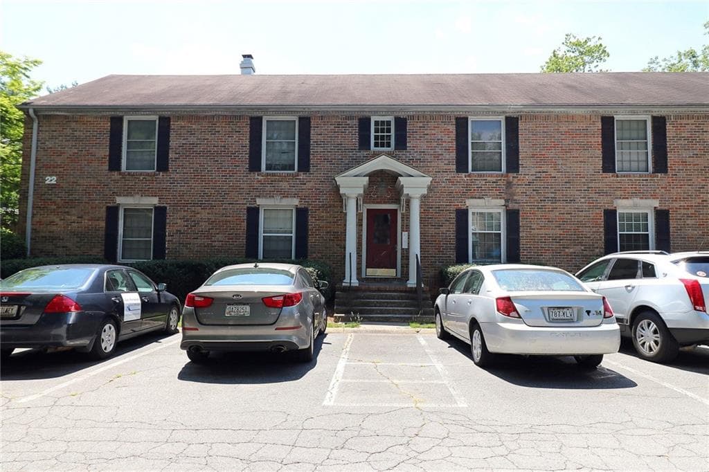 2 bedroom, 2 bathroom, 1,026 sq ft condominium sold at 6700 Roswell Road 22B, Atlanta, GA 30328