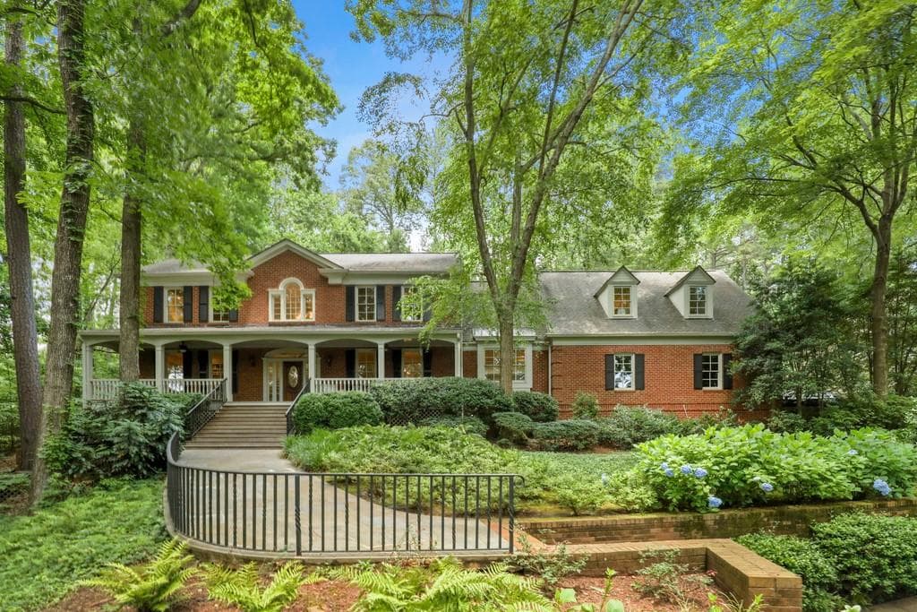 5 bedroom, 7 bathroom, 4,546 sq ft single family residence sold at 965 Crest Valley Drive, Atlanta, GA 30327