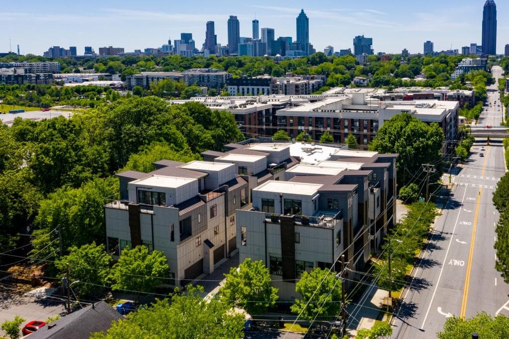3 bedroom, 4 bathroom, 2,600 sq ft townhouse sold at 600 Bonaventure Avenue 1, Atlanta, GA 30306