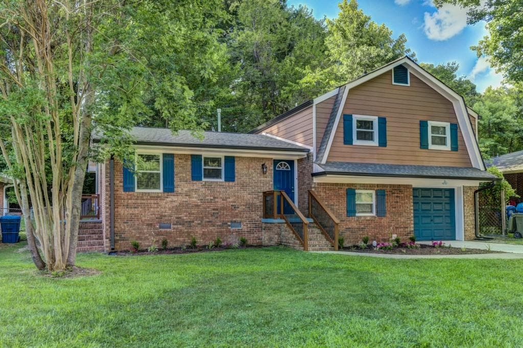 3 bedroom, 3 bathroom, 1,512 sq ft single family residence sold at 1658 Barrett Drive, Atlanta, GA 30318